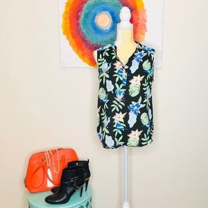 Cute sleeveless Violet & Claire blouse